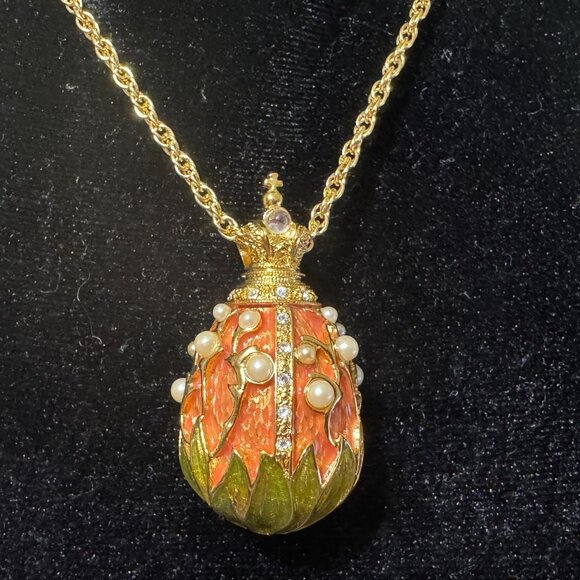 JOAN RIVERS CLASSICS COLLECTIONS Lily of the Valley Egg Pendant with Chain - Picture 4 of 16